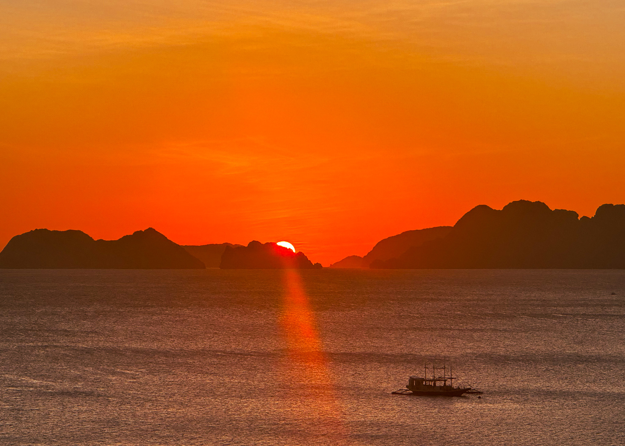El Nido Palawan Philippines orange sunset by sea